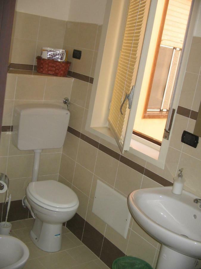 Bilocale Patti Apartment Bagian luar foto