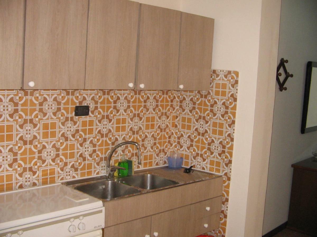 Bilocale Patti Apartment Bagian luar foto
